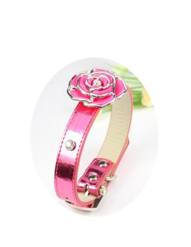 collier pour chien rose modèle fleur orné d'une rosace